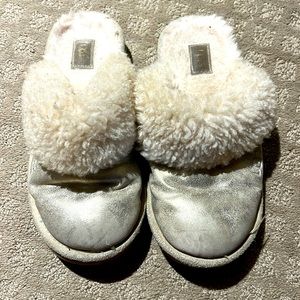 Gold Girls Ugg slippers size 4.5